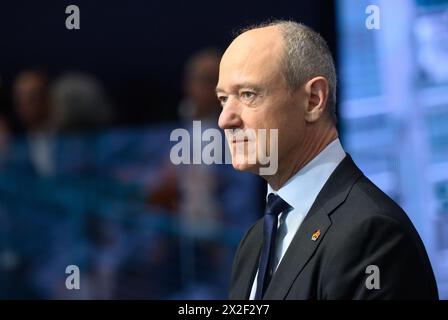 Hannover, Deutschland. April 2024. Roland Busch, CEO der Siemens AG, steht auf der Hannover Messe 2024. Quelle: Julian Stratenschulte/dpa/Alamy Live News Stockfoto