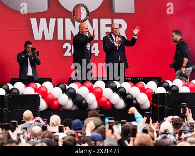 Rotterdam, Niederlande. April 2024. Rotterdam - Feyenoord Coach Arne Slot, Bürgermeister Ahmed Aboutaleb von Rotterdam während der offiziellen KNVB Cup-Sieger/KNVB Bekerwinnaars-Feier am 22. April 2024 in Rotterdam, Niederlande. Credit: Box to Box Pictures/Alamy Live News Stockfoto