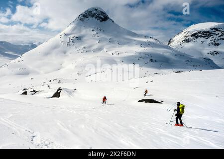 Randonee Skifahren (Skitouren / Skitouren / Alpintouren) im Jotunheim / Jötunheim Nationalpark, Norwegen Stockfoto