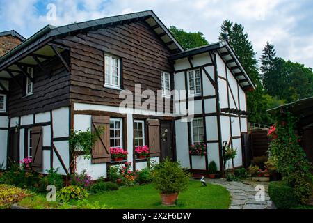 Haus und Garten fotografiert in den Ardennen, Belgien Stockfoto