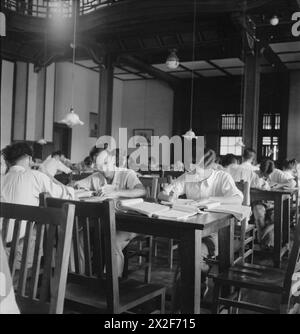 Cecil Beatons Schwarzweißfoto von seiner Reise durch Indien, Burma und China 1943-1944 zeigt Landschaften, Architektur, Menschen sowie städtische und ländliche Umgebungen. Stockfoto