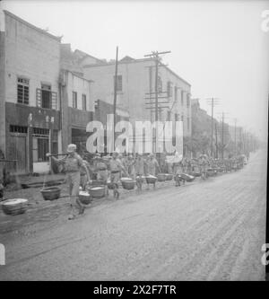 Schwarzweißfoto von Cecil Beaton von seiner Reise durch Indien, Burma und China 1943-1944, in der er kulturelle Szenen und lokale Umgebungen einfängt. Stockfoto
