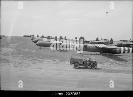 Horsa-Segelflugzeuge der 6. Airborne-Division der British Army warten auf die Beladung für D-Day-Operationen am 4-5. Juni 1944. Stockfoto