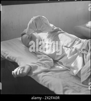 Schwarzweiß-Negativfoto, aufgenommen von Cecil Beaton während seiner Reise durch Indien, Birma und China 1943-1944. Stockfoto