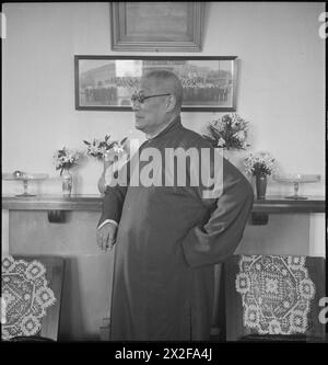 Schwarz-weiß-fotografisches negativ von Cecil Beaton von seiner Reise durch Indien, Birma und China 1943-1944, in der militärische und zivile Szenen dargestellt werden. Stockfoto