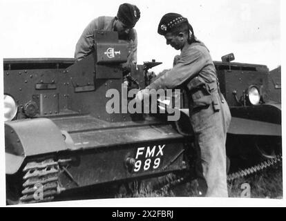 Bren-Träger werden in Aktion gezeigt und demonstrieren gepanzerte Mobilität und Infanterie-Unterstützungsoperationen in der britischen Armee. Stockfoto