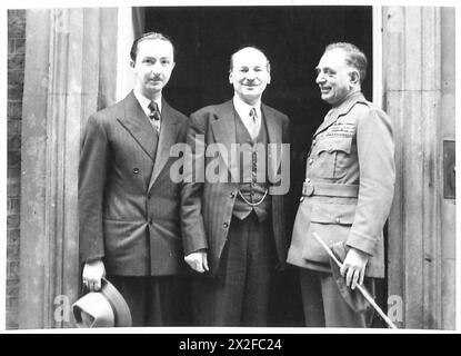 Der Premierminister des Vereinigten Königreichs veranstaltet in der Downing Street Nr. 10 ein Mittagessen für den Prinzregenten von Irak und General Nuri Pascha, in dem die diplomatischen und militärischen Beziehungen hervorgehoben werden. Stockfoto