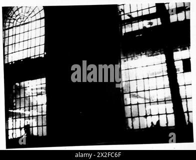 Fotos aus dem offiziellen Kriegsbüro-Film von Captain Tennyson D’Eyncourt, der den Londoner Blitz dokumentiert. Stockfoto