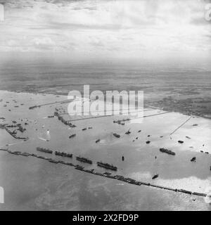 Aus der Vogelperspektive des künstlichen Hafens Mulberry bei Arromanches, der im September 1944 gebaut wurde, um alliierte Landungen und Versorgungsbetriebe zu unterstützen. Stockfoto