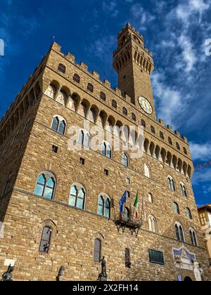 Florenz, Italien - 4. April 2024: Palazzo Vecchio (alter Palast) mit Turm, Sitz des Rathauses von Florenz Stockfoto