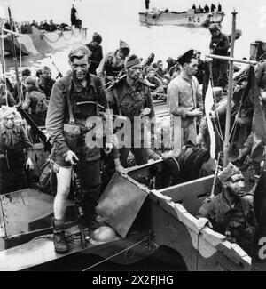Foto, das die britischen Armee-Kommandos zeigt, die nach dem Dieppe-RAID am 19. August 1942 mit ihrem Landeboot nach Newhaven zurückkehrten und die Folgen der Operation zeigt. Stockfoto