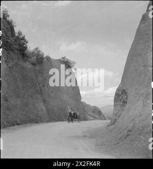 Ein Schwarzweiß-Negativfoto von Cecil Beaton auf seiner Reise durch Indien, Burma und China zwischen 1943 und 1944, das Orte, Menschen und Ereignisse zeigt. Stockfoto