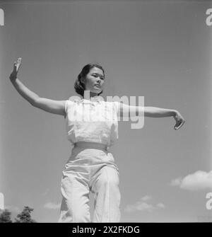 Schwarzweiß-Fotografie von Cecil Beaton, aufgenommen während seiner Reisen durch Indien, Burma und China von 1943 bis 1944. Stockfoto
