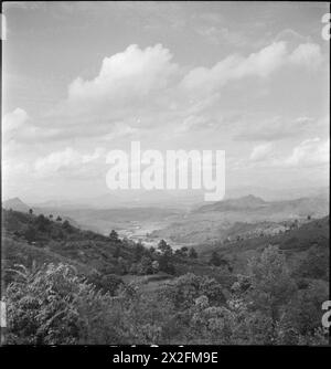 Ein Schwarz-weiß-negativ von Cecil Beaton auf seiner Reise durch Indien, Birma und China von 1943 bis 1944, das militärische und zivile Aktivitäten während des Zweiten Weltkriegs zeigt Stockfoto