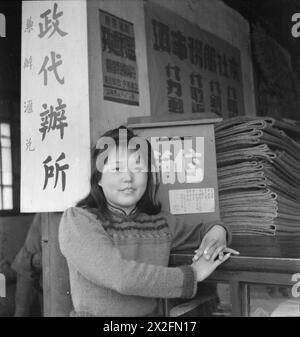 Ein Schwarzweiß-negativ von Cecil Beaton von seiner Reise durch Indien, Birma und China zwischen 1943 und 1944, das Zivilisten, Militärpersonal und Landschaften zeigt. Stockfoto