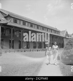 Foto von Cecil Beaton, Schwarzweiß-negativ von seiner Reise 1943-1944 durch Indien, Birma und China, die kulturelle und urbane Szenen dokumentiert. Stockfoto