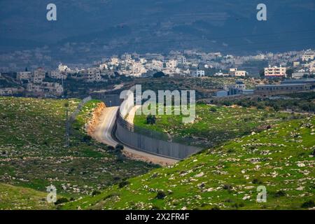 Betontrennmauer zwischen Israel und Palästina in den judäischen Ausläufern im Westjordanland Stockfoto
