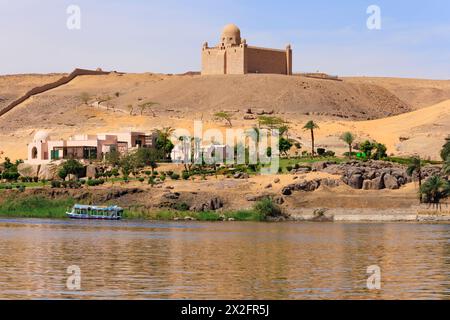 Das auf einem Hügel gelegene Mausoleum des Aga Khan III. Am Ufer des Nils in Assuan, Ägypten Stockfoto