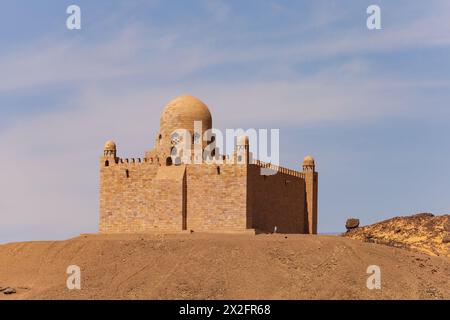 Das auf einem Hügel gelegene Mausoleum des Aga Khan III. Am Ufer des Nils in Assuan, Ägypten Stockfoto