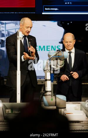 Hannover, Deutschland. April 2024. Roland Busch, CEO von Siemens und Olaf Scholz (SPD), Bundeskanzler, auf der Hannover Messe Hannover, 22. April 2024. Quelle: dpa/Alamy Live News Stockfoto