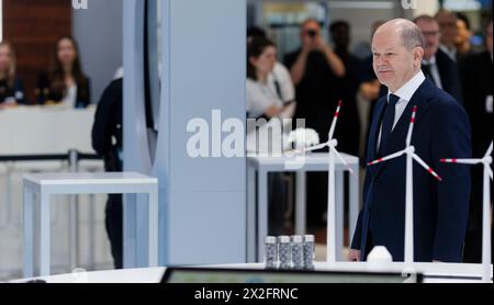 Hannover, Deutschland. April 2024. OLAF Scholz (SPD), Bundeskanzler, auf der Hannover Messe Hannover, 22.04.2024.hier bei der Salzgitter Gesellschaft Credit: dpa/Alamy Live News Stockfoto