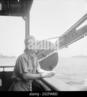 Cecil Beaton fotografierte die Ruinen in Tobruk, Libyen, während seiner Nahost-Tour zwischen Februar und Juli 1942, wobei er Kriegsschäden und lokale Bauwerke festnahm. Stockfoto