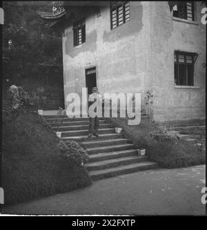 Ein Schwarzweiß-Negativfoto von Cecil Beaton, das 1943-1944 während seiner Reise durch Indien, Birma und China aufgenommen wurde und das Leben der Zivilisten dokumentiert. Stockfoto