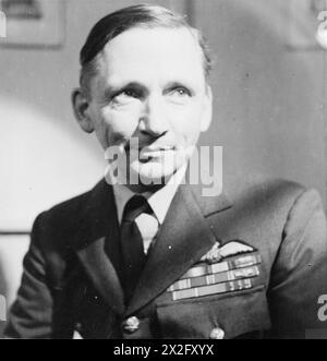 OPERATION OVERLORD (DIE LANDUNGEN IN DER NORMANDIE): D-TAG 6. JUNI 1944: PERSÖNLICHKEITEN – Kopf und Schultern Porträt von Air Chief Marshal Sir Arthur Tedder GCB Stellvertretender Oberbefehlshaber der alliierten Expeditionstruppe Tedder, Arthur William Stockfoto