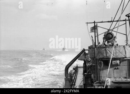 ZERSTÖRER AUF SEE. OKTOBER 1940, AN BORD DER HMS INTREPID, AUF SEE VOR GRIMSBY. - In der Reihe nach vorne Stockfoto