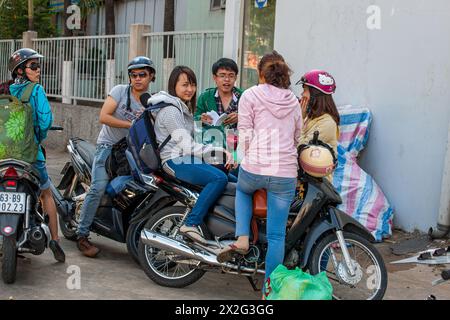 Vietnam, Ho-Chi-Minh-Stadt, Saigon, lebt auf einem Motorrad Stockfoto