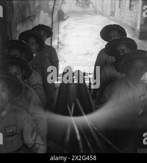 Dieses Schwarzweiß-Foto von Cecil Beaton zeigt während seiner Tour 1943-1944 Szenen aus Indien, Birma und China und beleuchtet Landschaften, Architektur und lokale Gemeinschaften. Stockfoto