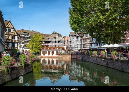 Der Fluss ist krank in der Petite France, ein kleines Venedig in Straßburg, Frankreich Stockfoto