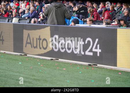 Rotterdam, Niederlande. April 2024. ROTTERDAM, NIEDERLANDE - 21. APRIL: Autoscout24-Werbespot-Boarding während des TOTO KNVB Cup Endspiels zwischen Feyenoord und NEC im Stadion Feyenoord am 21. April 2024 in Rotterdam, Niederlande. (Foto von Joris Verwijst/Orange Pictures) Credit: Orange Pics BV/Alamy Live News Stockfoto