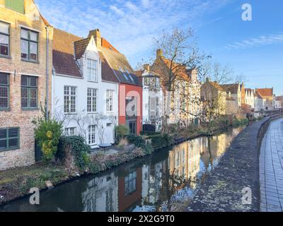 Belgien historisches Gebäude Blick berühmter Ort des Tourismus, Brügge, Belgien historische Kanäle tagsüber. Stockfoto