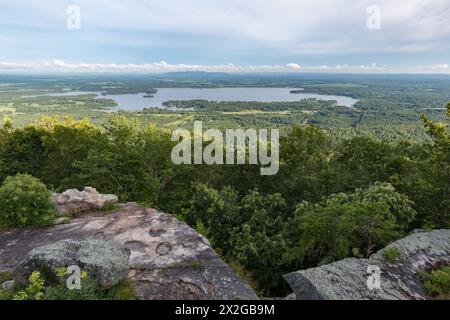 Blick auf den Weiss Lake vom Cheyene Rock Village Park in der Nähe von Leesburg, Alabama Stockfoto