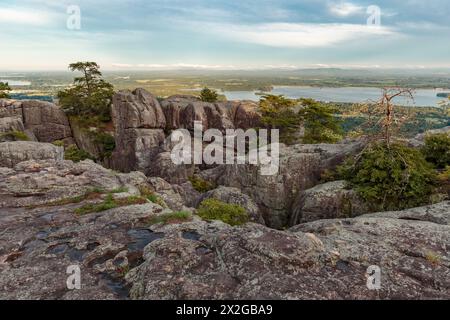 Blick auf den Weiss Lake vom Cheyene Rock Village Park in der Nähe von Leesburg, Alabama Stockfoto