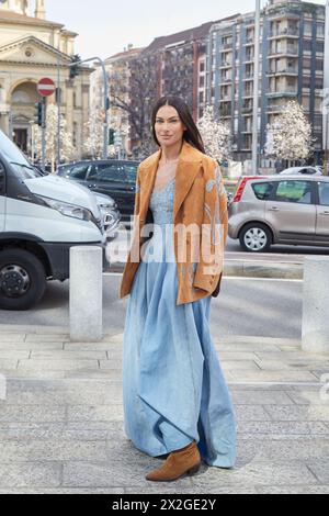 MAILAND, ITALIEN - 24. FEBRUAR 2024: Paola Turani vor der Modeschau Ermanno Scervino, Mailand Fashion Week Street Style Stockfoto