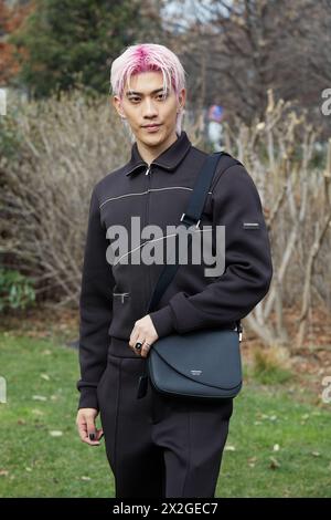 MAILAND, ITALIEN - 24. FEBRUAR 2024: Yamato vor der Ferragamo Modenschau, Mailand Fashion Week Street Style Stockfoto