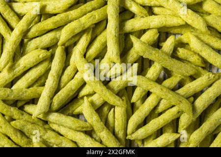 Gebratene Snap Pea Chips mit Meersalz Stockfoto