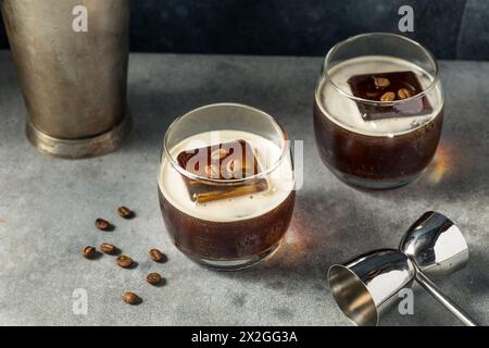 Boozy Mexican Cold Brew Carajillo Cocktail mit Kaffee und Vodka Stockfoto