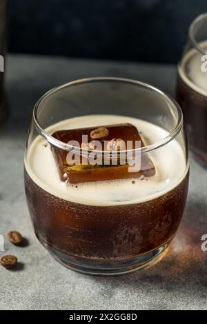 Boozy Mexican Cold Brew Carajillo Cocktail mit Kaffee und Vodka Stockfoto