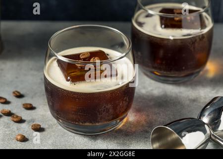 Boozy Mexican Cold Brew Carajillo Cocktail mit Kaffee und Vodka Stockfoto