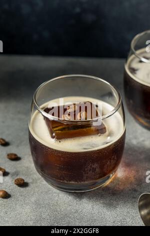 Boozy Mexican Cold Brew Carajillo Cocktail mit Kaffee und Vodka Stockfoto