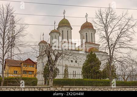 Drobeta Turnu Severin, Rumänien - 15. März 2024: Rumänische orthodoxe Kirche Grecescu, die dem Heiligen Johannes dem Täufer in der Decebal-Straße gewidmet ist. Stockfoto