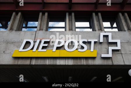 Basel, Schweiz - 20. April 2024: Die Schweizerische Post ist der nationale Postdienst der Schweiz - das Unternehmen der Schweizerischen Eidgenossenschaft Stockfoto