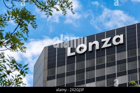 Basel, Schweiz - 20. April 2024: Die Lonza Group ist ein Schweizer multinationales Chemie- und Biotechnologieunternehmen mit Sitz in Basel Stockfoto