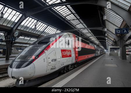 Zürich, Schweiz - 20. April 2024: TGV Lyria ist der Markenname für TGV-Bahnstrecken, die Frankreich und die Schweiz verbinden. Stockfoto