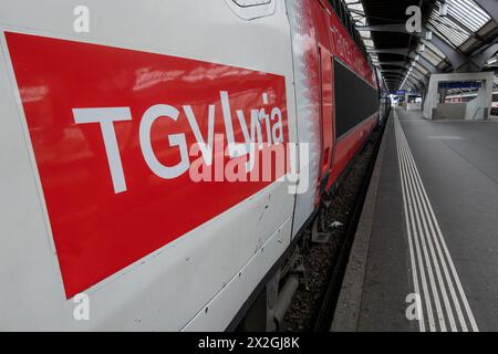 Zürich, Schweiz - 20. April 2024: TGV Lyria ist der Markenname für TGV-Bahnstrecken, die Frankreich und die Schweiz verbinden. Stockfoto