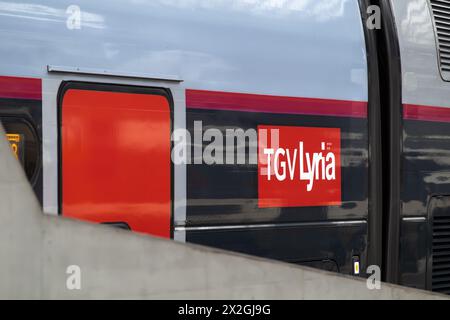 Zürich, Schweiz - 20. April 2024: TGV Lyria ist der Markenname für TGV-Bahnstrecken, die Frankreich und die Schweiz verbinden. Stockfoto