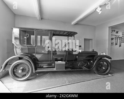 1914 kaufte Daimler-Wagen von König Georg V. in einer Garage in der Landresidenz des britischen Monarchen Sandringham House, England. Stockfoto